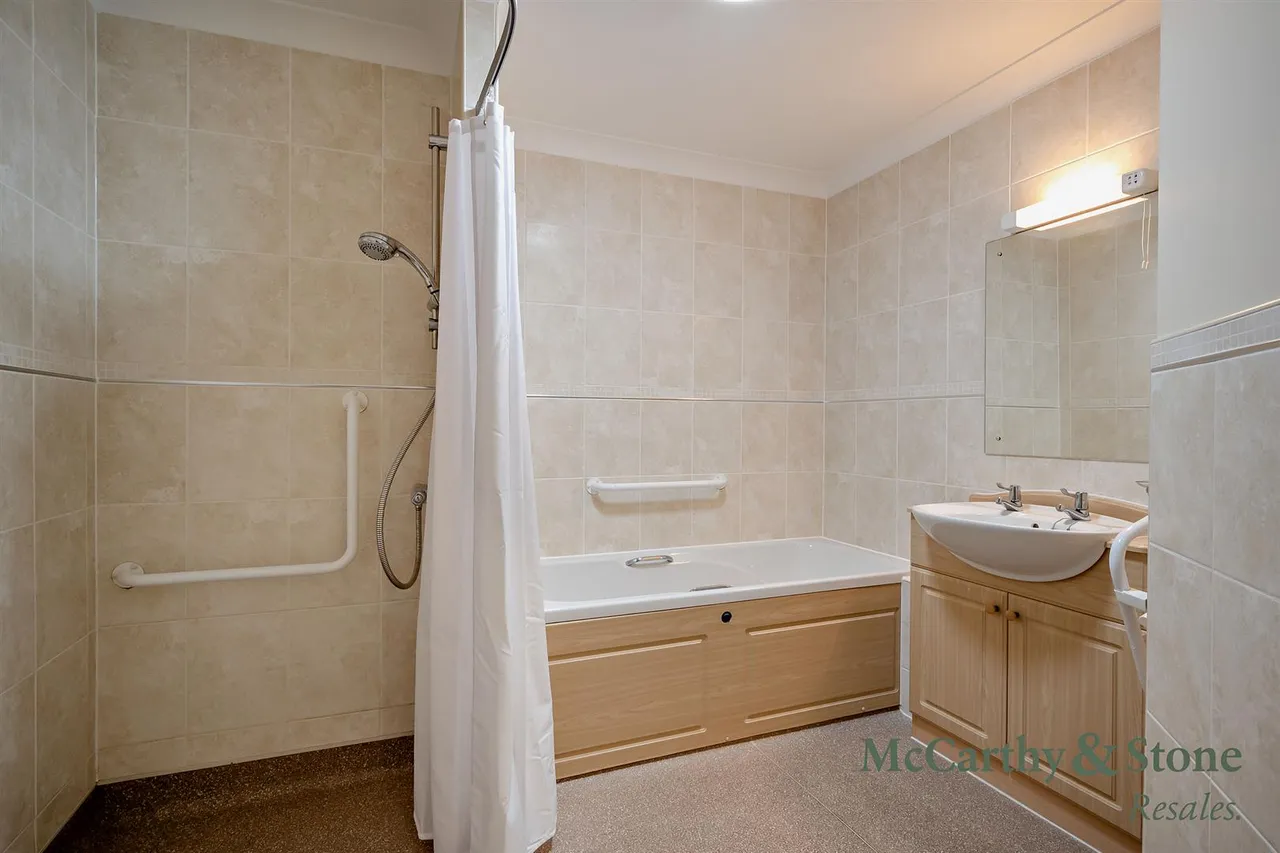 Buckingham Road, Brackley, NN13, photo 15