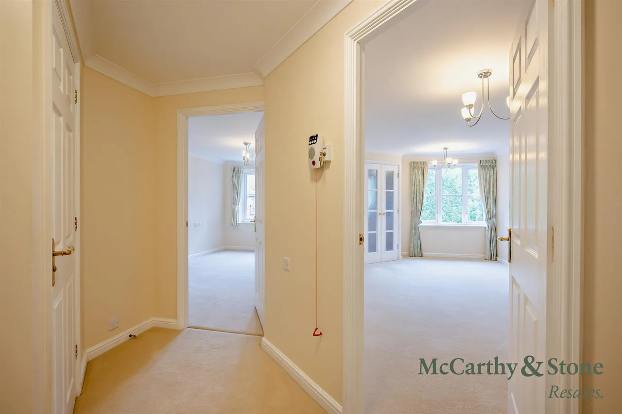 Buckingham Road, Brackley, NN13, photo 13