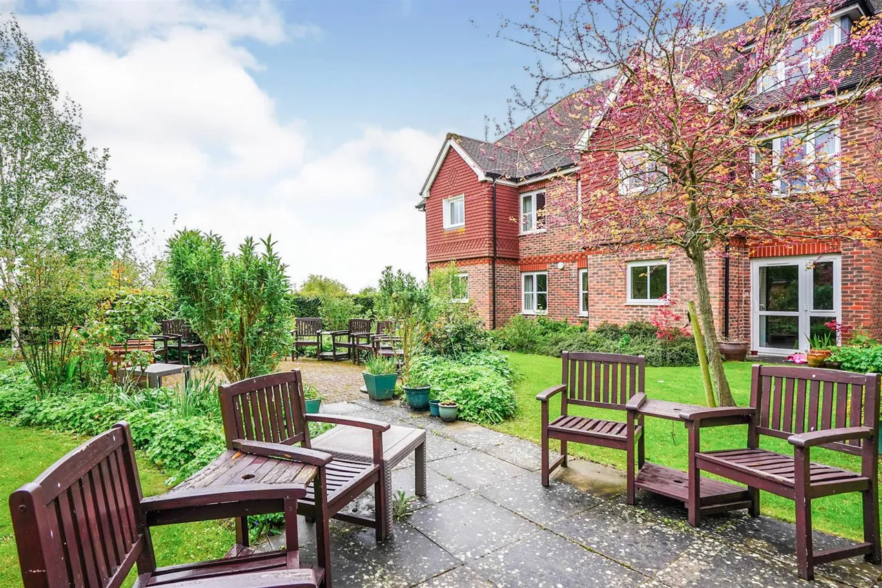 Buckingham Road, Brackley, NN13, photo 18