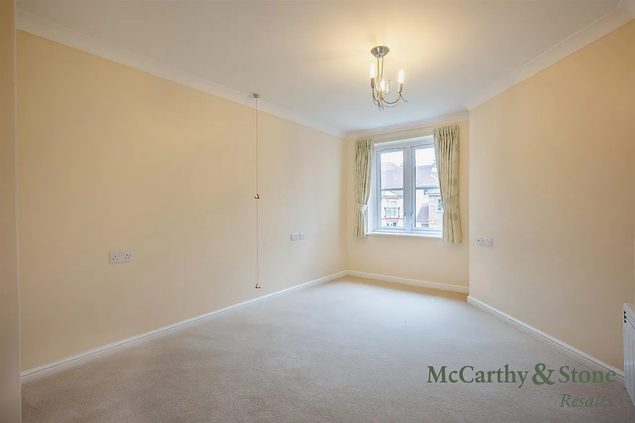 Buckingham Road, Brackley, NN13, photo 6