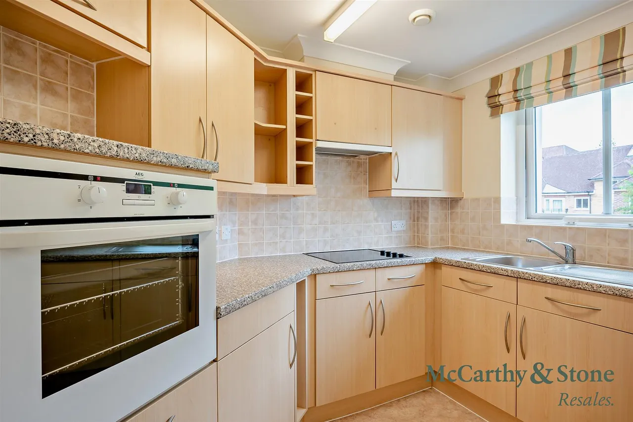 Buckingham Road, Brackley, NN13, photo 11