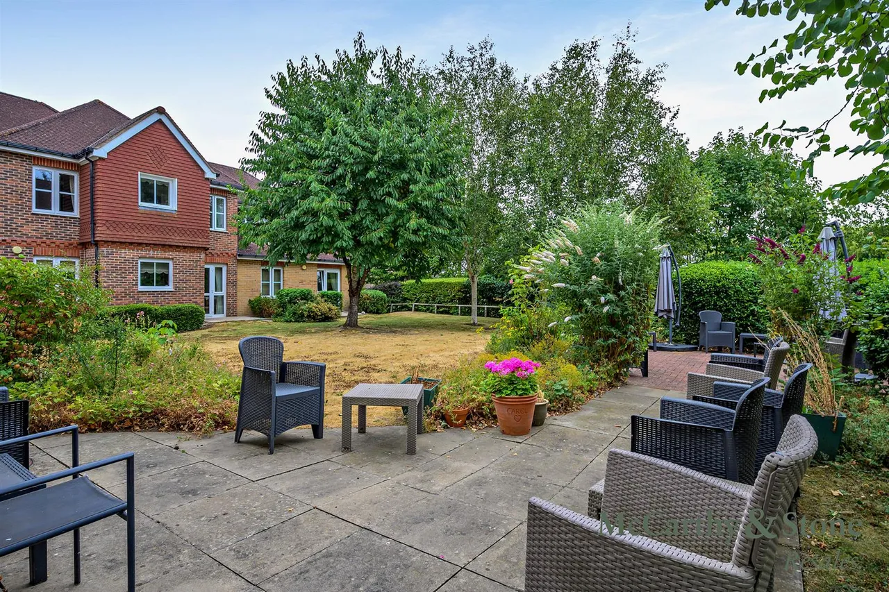 Buckingham Road, Brackley, NN13, photo 33