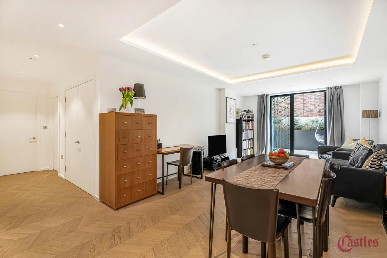2 bed flat for sale, Farnfield Close, N8