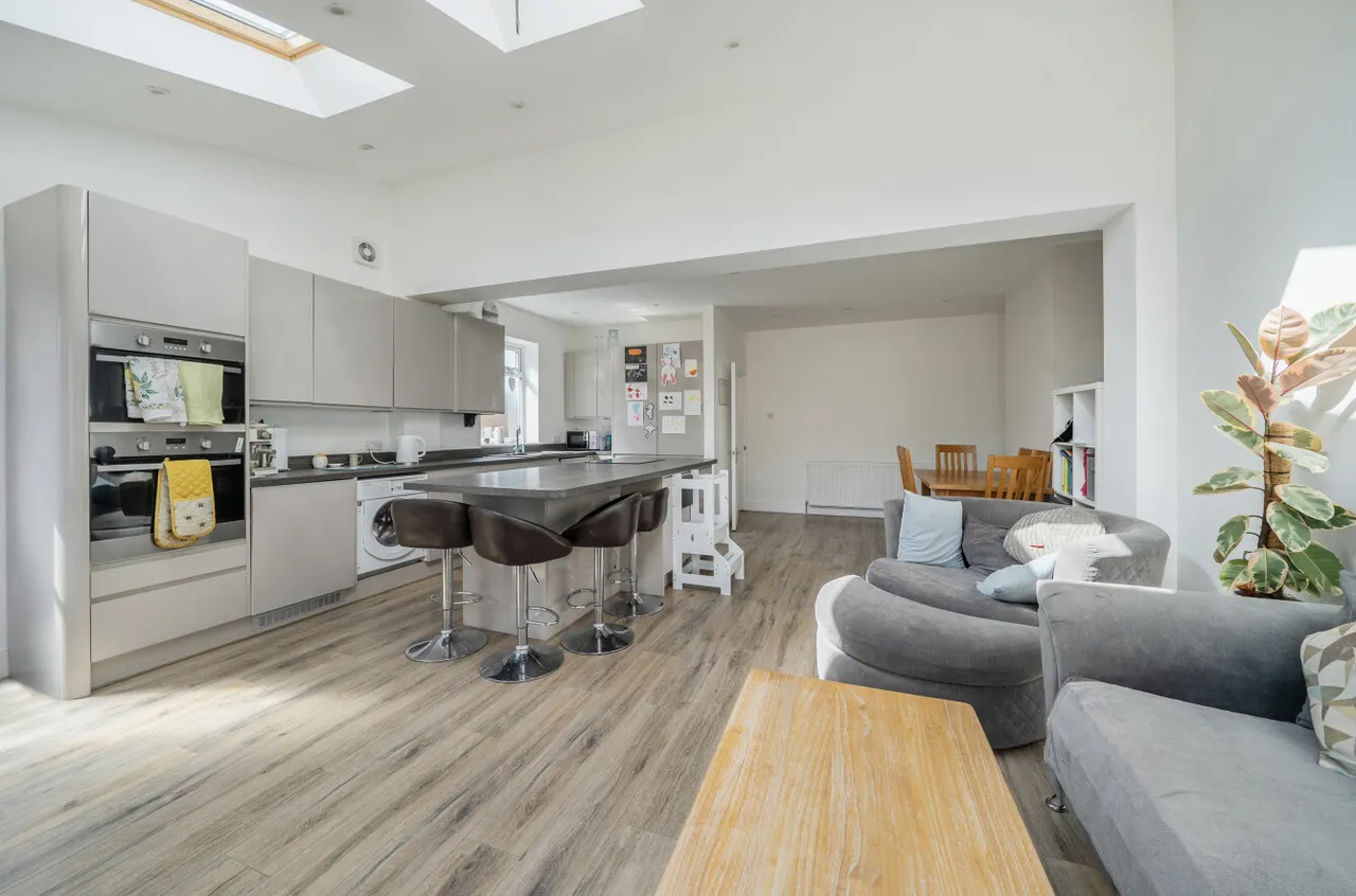 Coronation Road, Aldershot, GU11 3PY, photo 2