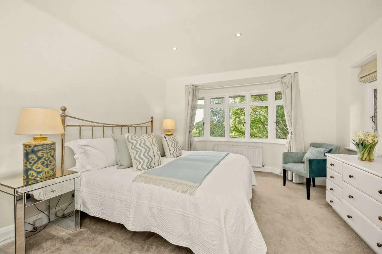 Ditton Grange Drive, Long Ditton, Surbiton, Surrey, KT6 5HG, photo 8