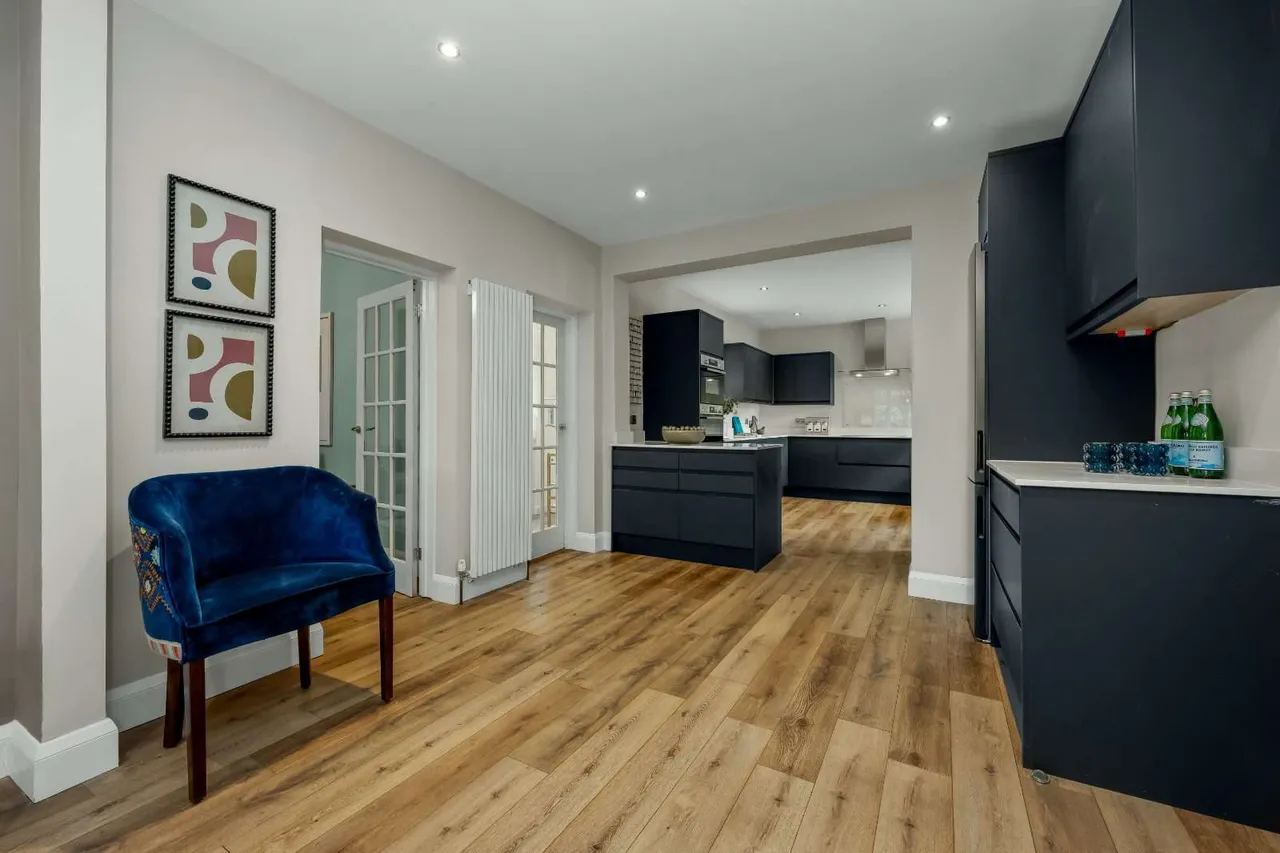 Ditton Grange Drive, Long Ditton, Surbiton, Surrey, KT6 5HG, photo 5