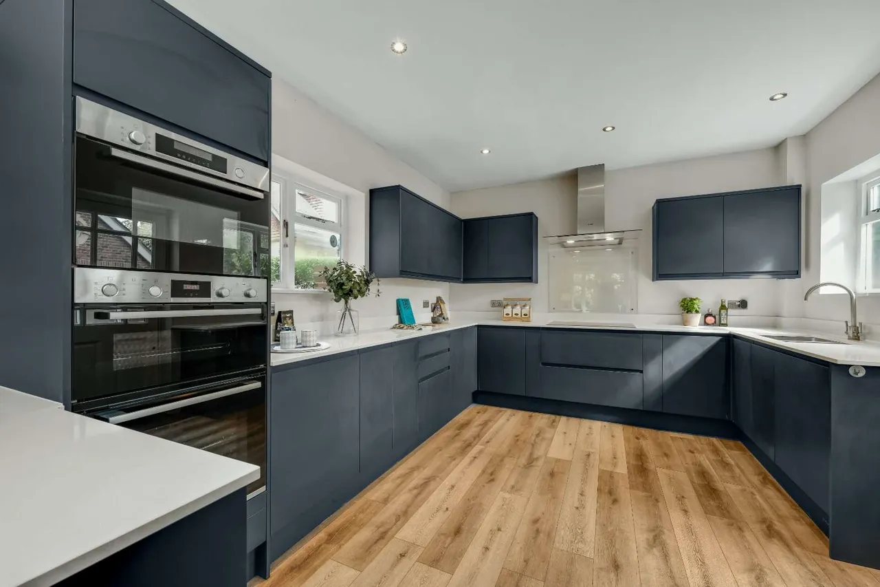 Ditton Grange Drive, Long Ditton, Surbiton, Surrey, KT6 5HG, photo 6