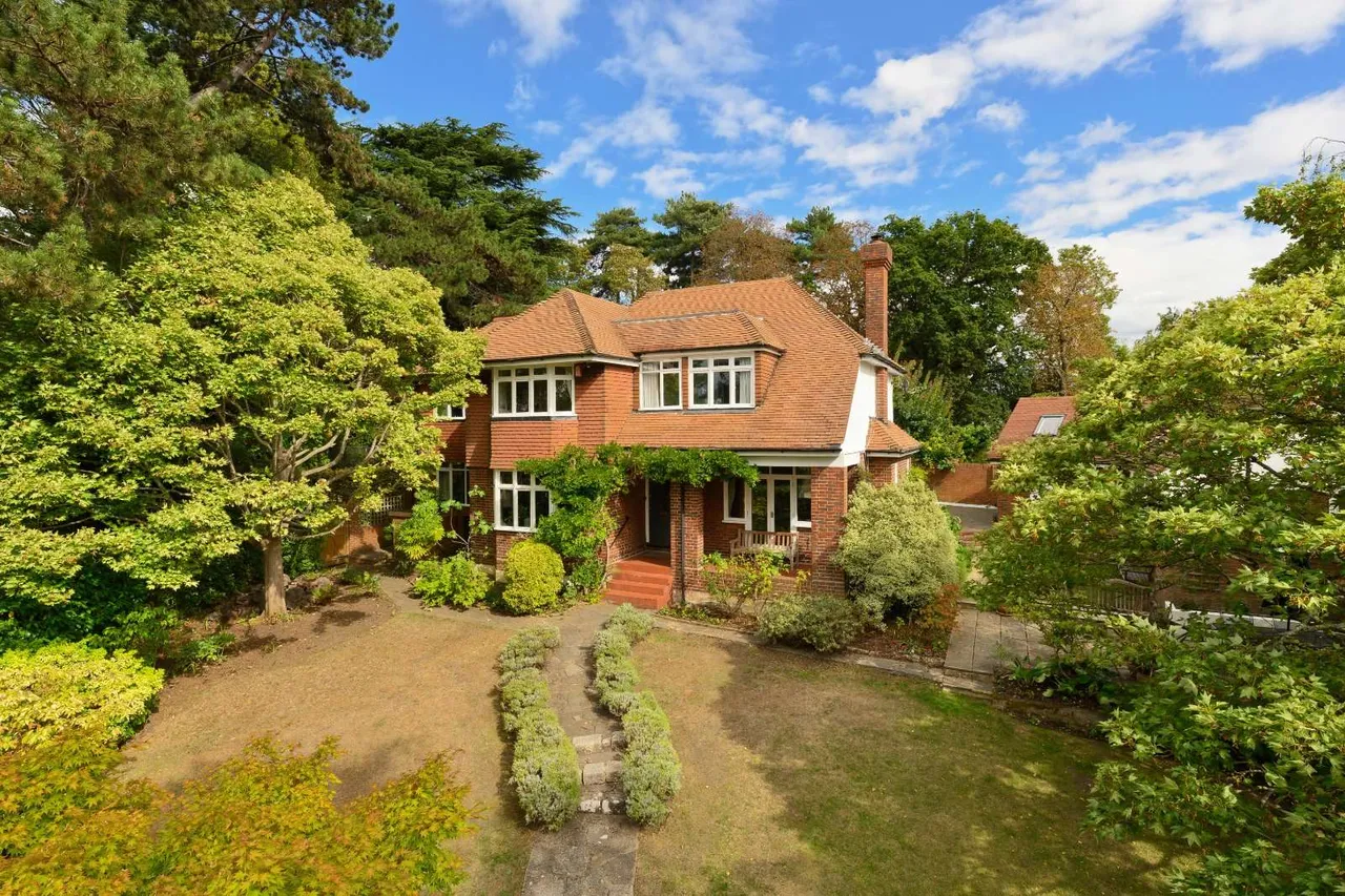 5 bed house for sale — Ditton Grange Drive, Long Ditton, Surbiton, Surrey, KT6 5HG