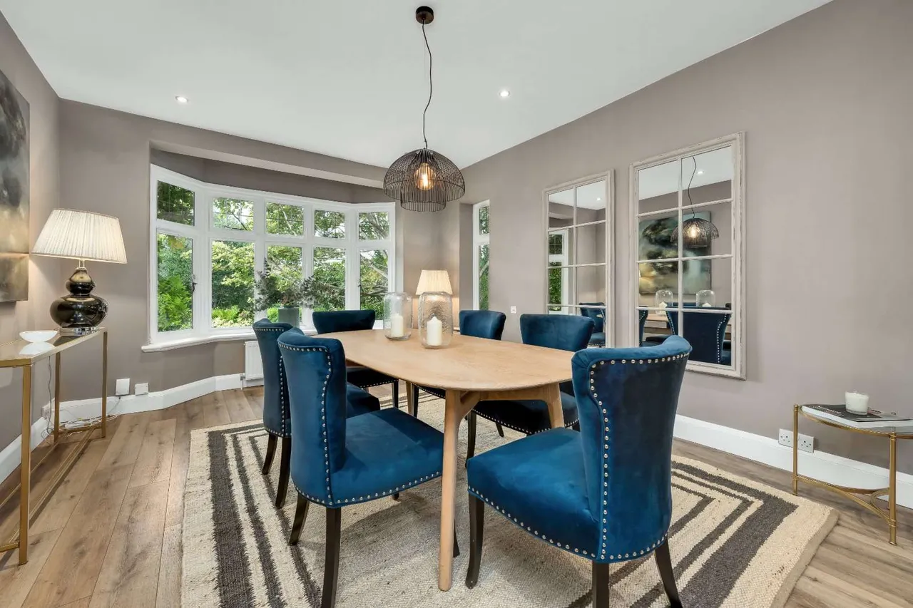 Ditton Grange Drive, Long Ditton, Surbiton, Surrey, KT6 5HG, photo 4