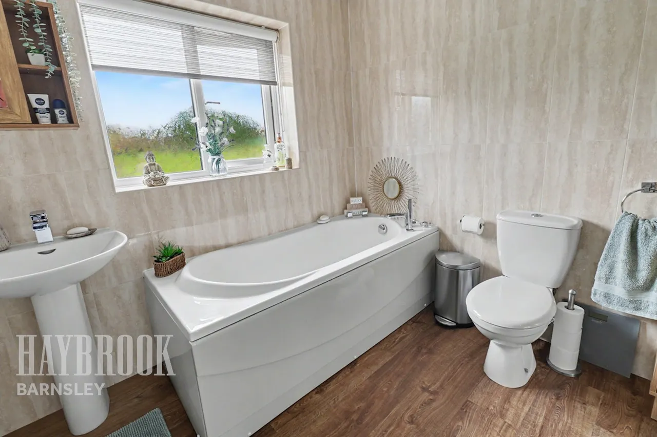 Midhurst Grove, Barugh Green, photo 14