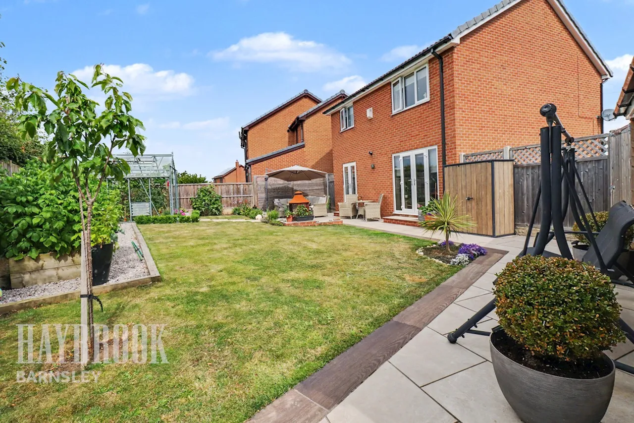 Midhurst Grove, Barugh Green, photo 25