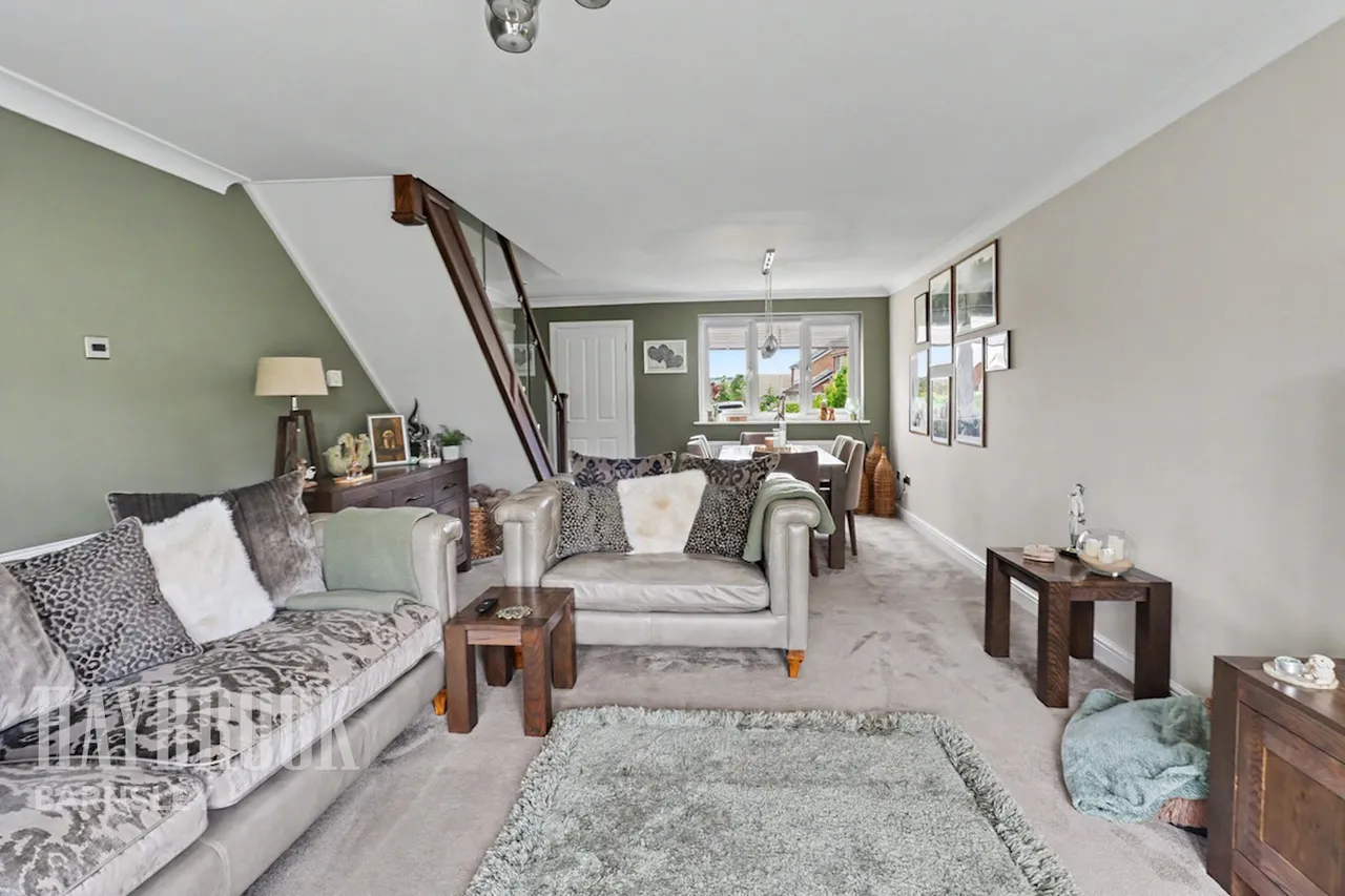 Midhurst Grove, Barugh Green, photo 6