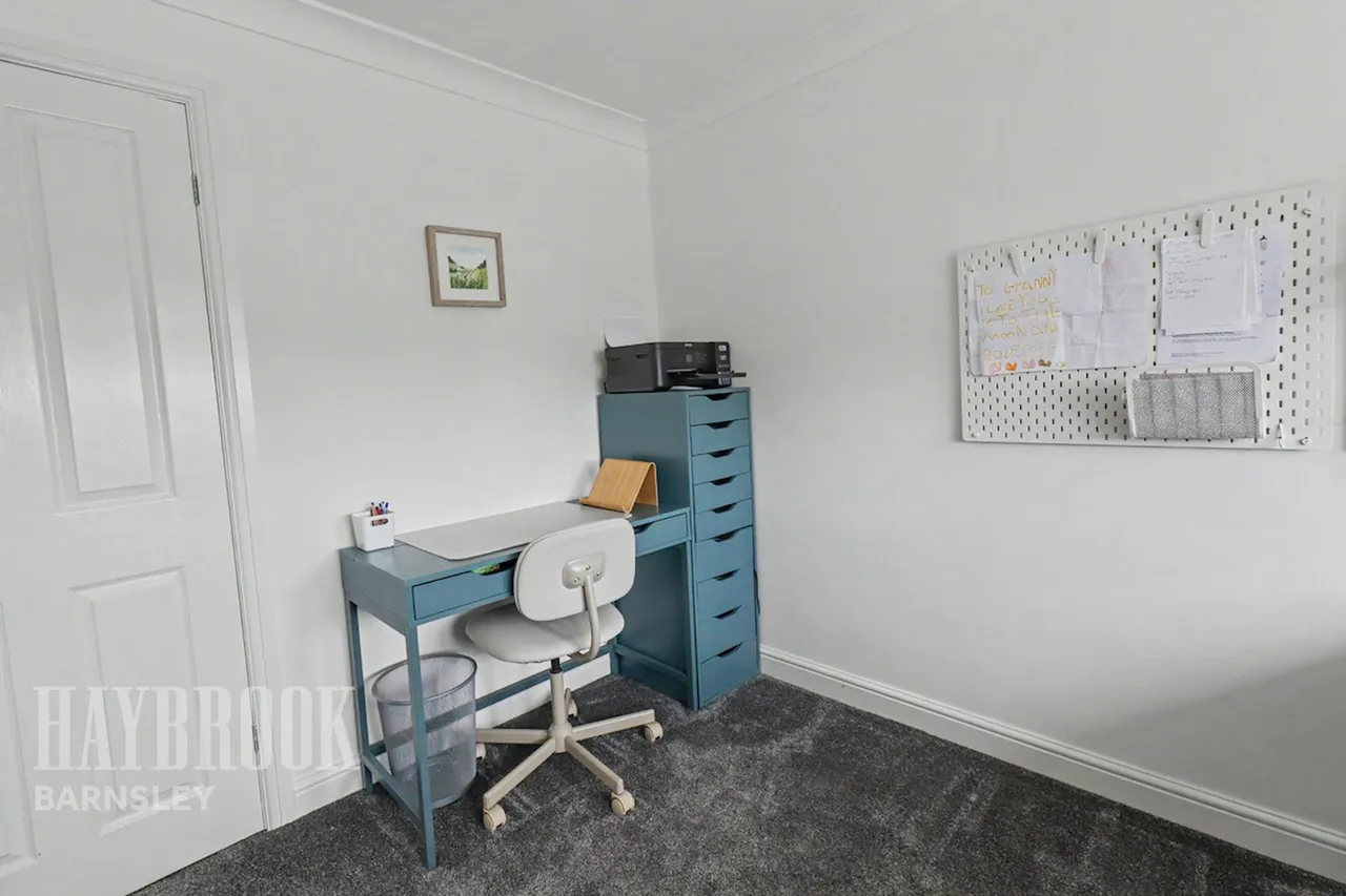 Midhurst Grove, Barugh Green, photo 13