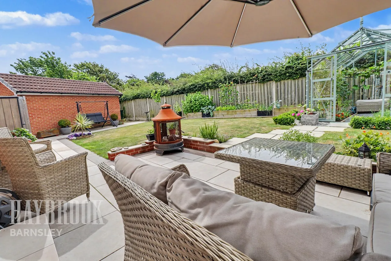 Midhurst Grove, Barugh Green, photo 21
