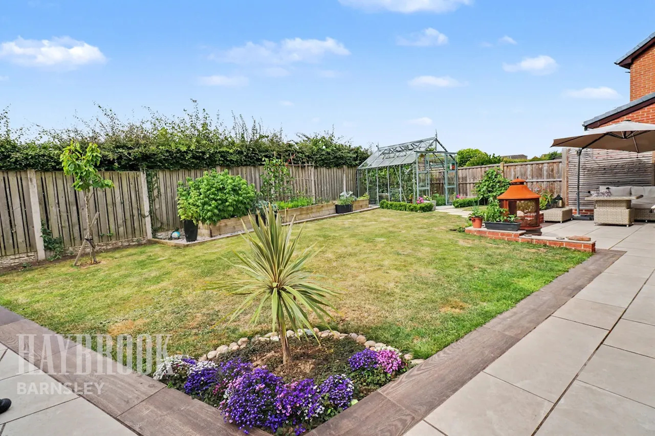 Midhurst Grove, Barugh Green, photo 22