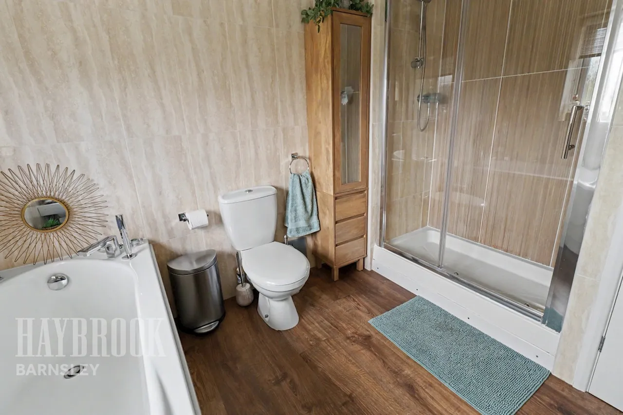 Midhurst Grove, Barugh Green, photo 19