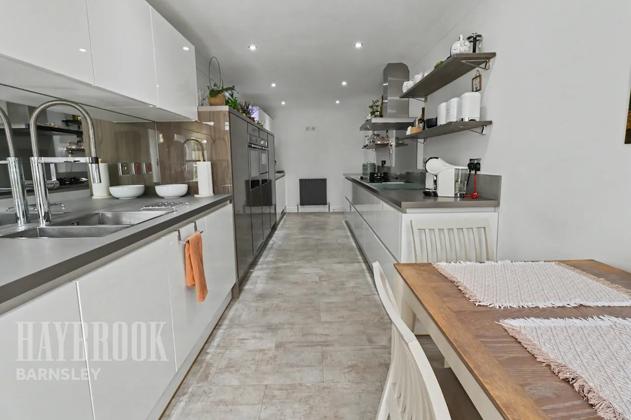 Midhurst Grove, Barugh Green, photo 10