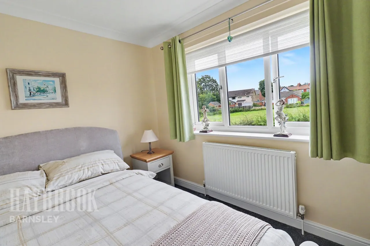 Midhurst Grove, Barugh Green, photo 18
