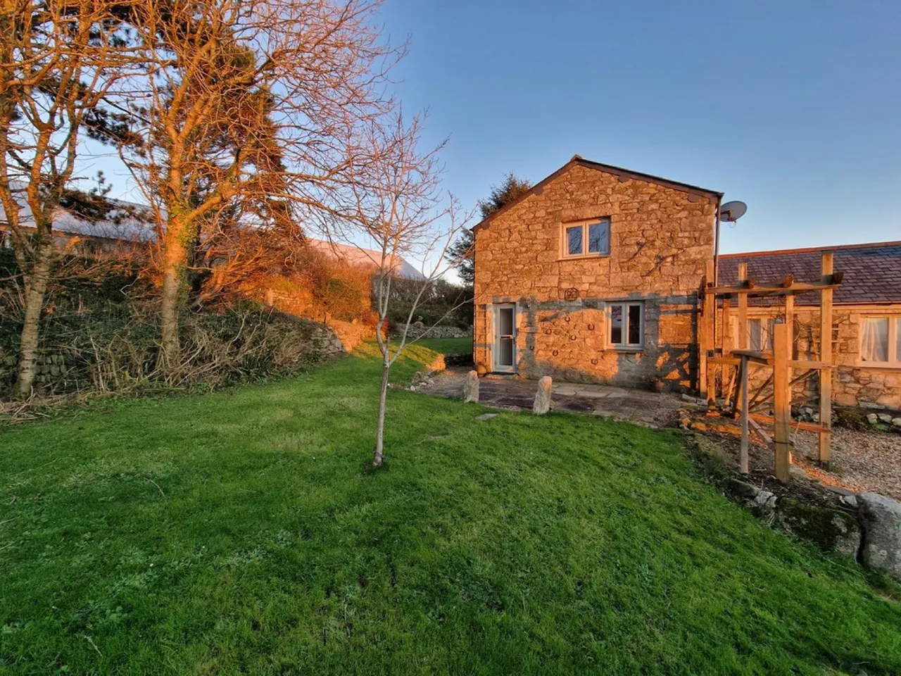 2 bed house to rent, Nevada Farm, Tresowes Hill, TR13