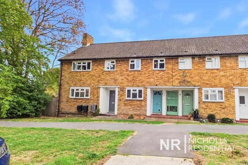 3 bed flat for sale, Mansfield Road, Chessington, KT9