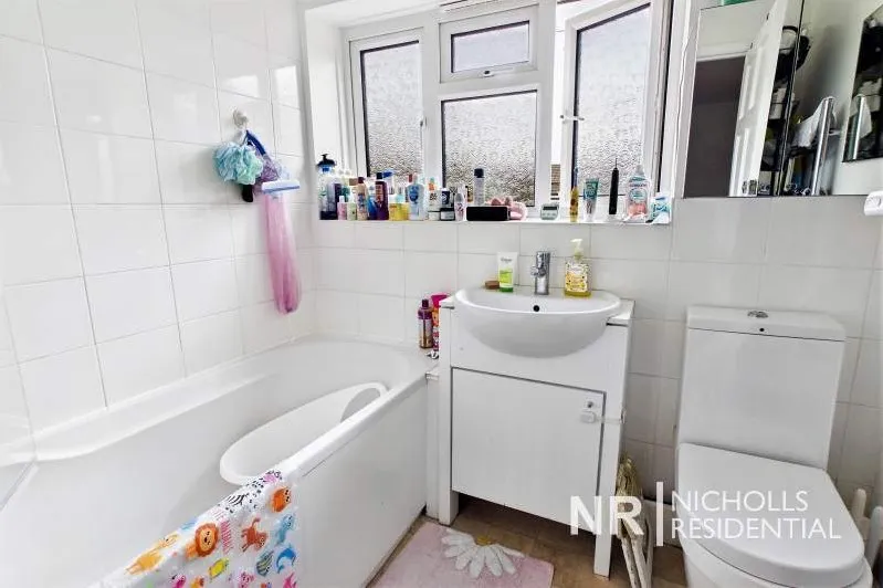 Mansfield Road, Chessington, KT9, photo 5