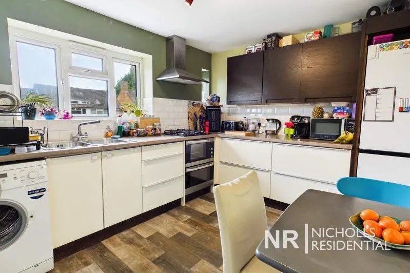 Mansfield Road, Chessington, KT9, photo 2