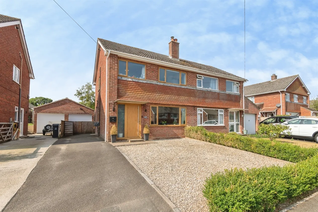 3 bed house for sale — King Cuthred Drive, Chard