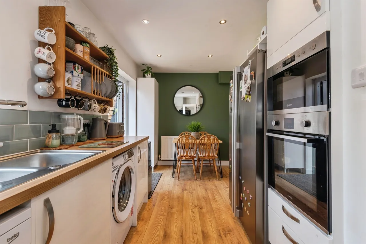 King Cuthred Drive, Chard, photo 12