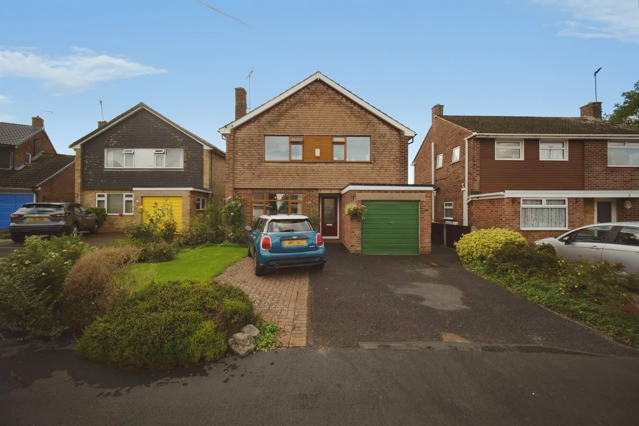 4 bed house for sale, Napier Close, Mickleover, DE3