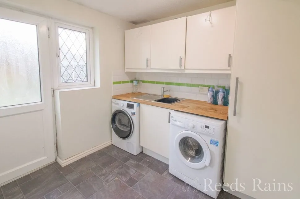 Lyneal Avenue, Great Sutton, CH66, photo 13