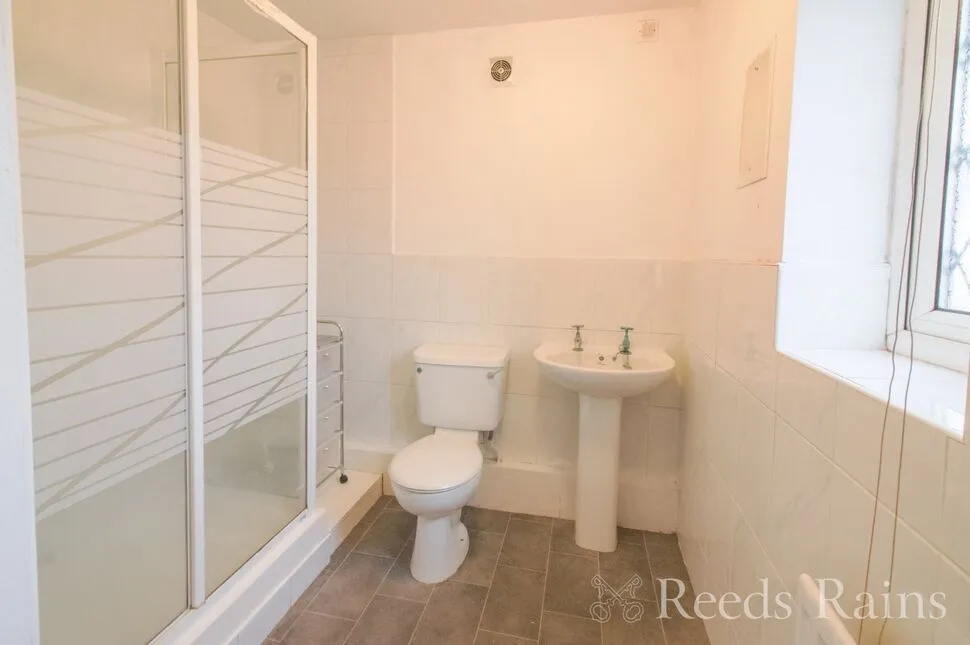 Lyneal Avenue, Great Sutton, CH66, photo 7
