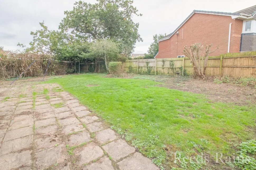 Lyneal Avenue, Great Sutton, CH66, photo 15