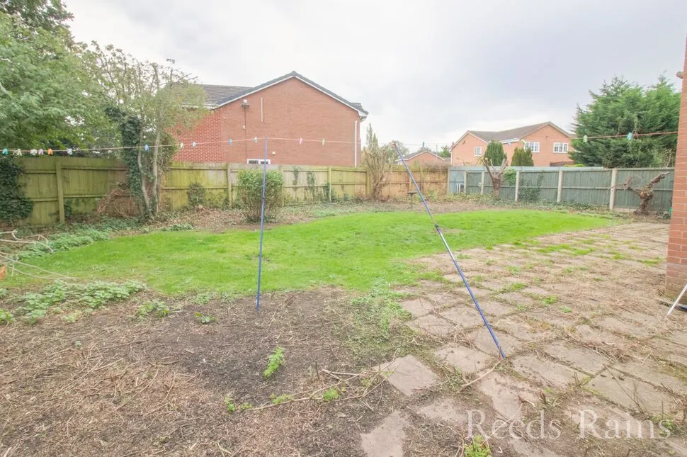 Lyneal Avenue, Great Sutton, CH66, photo 14