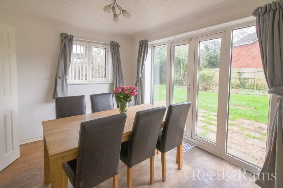 Lyneal Avenue, Great Sutton, CH66, photo 4