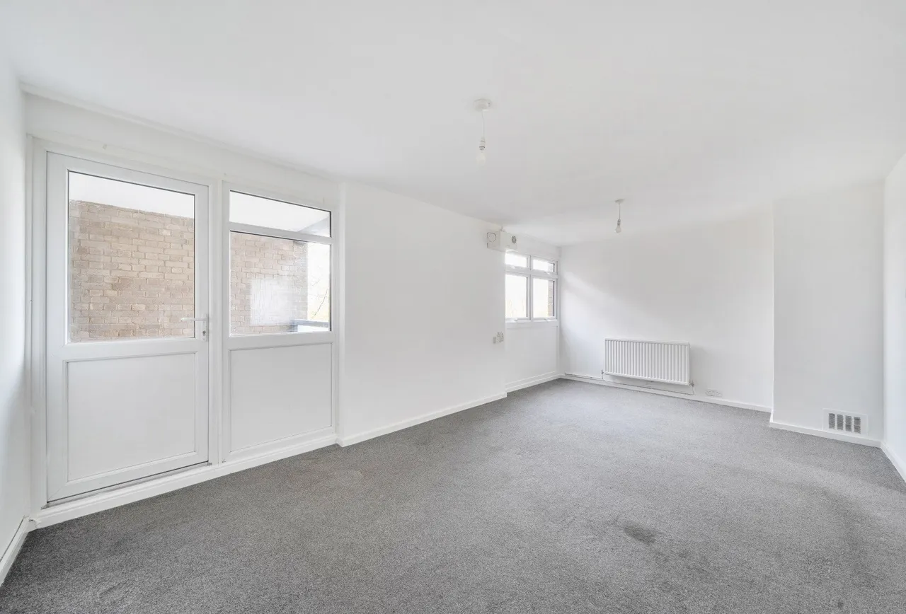 2 bed flat for sale — Woodcote Road, Wallington, SM6 0PS