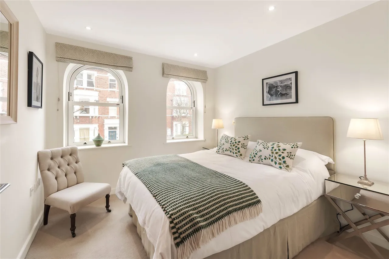 Wendle Square, London, SW11, photo 3