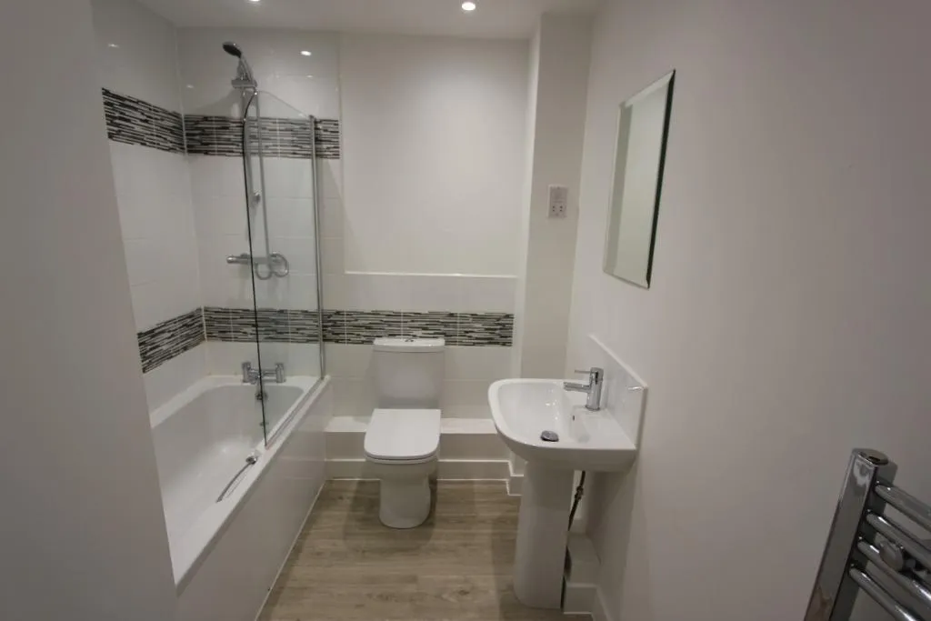 King Edward Court, Hyde, SK14, photo 4