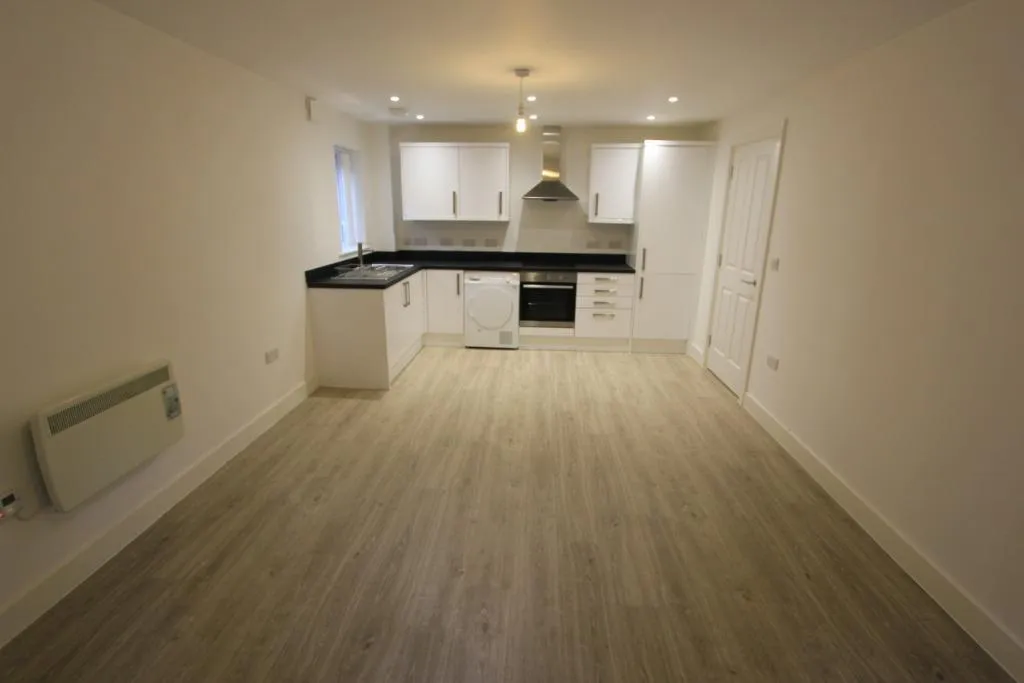 King Edward Court, Hyde, SK14, photo 6