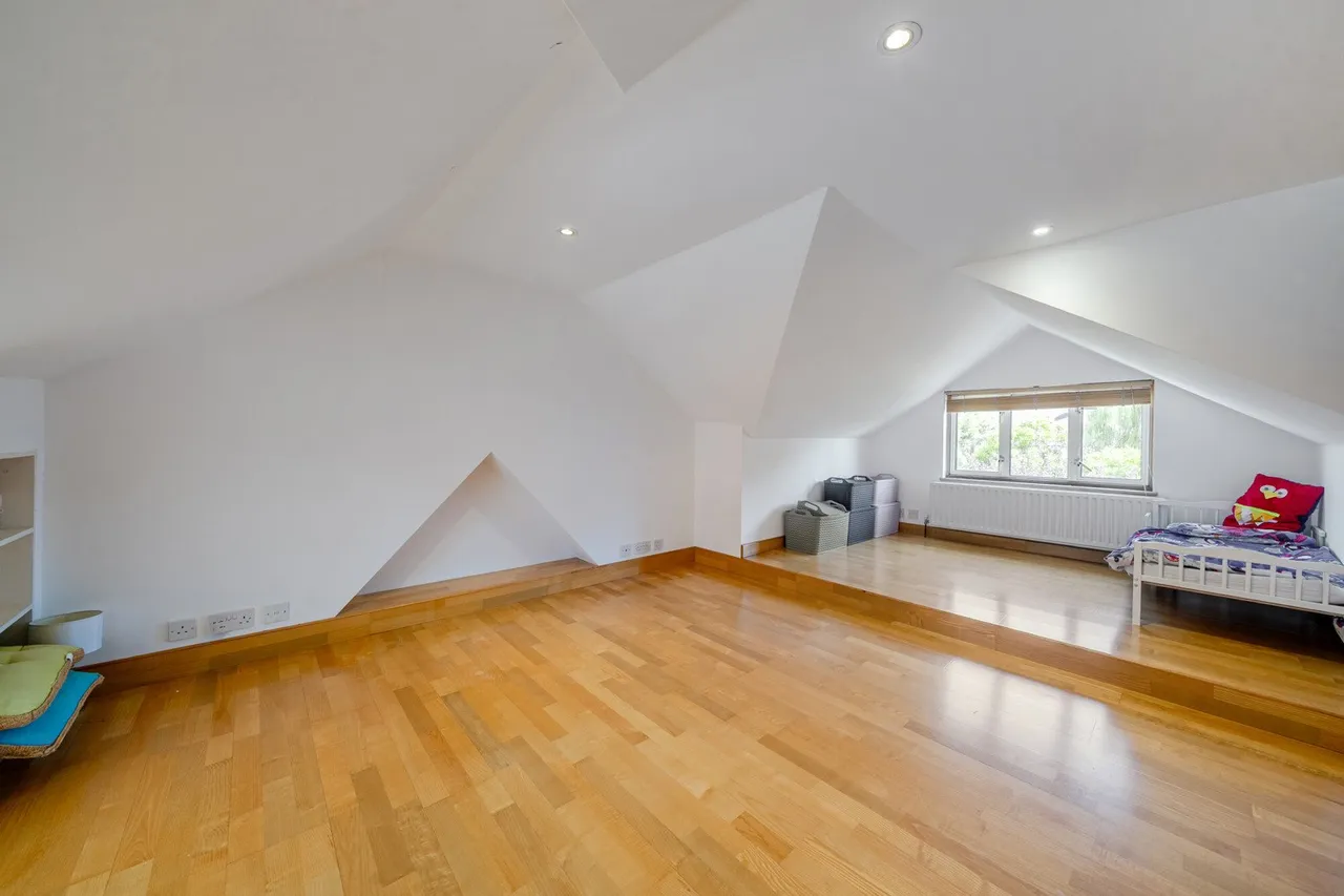 Kidbrooke Park Road, SE3, photo 18