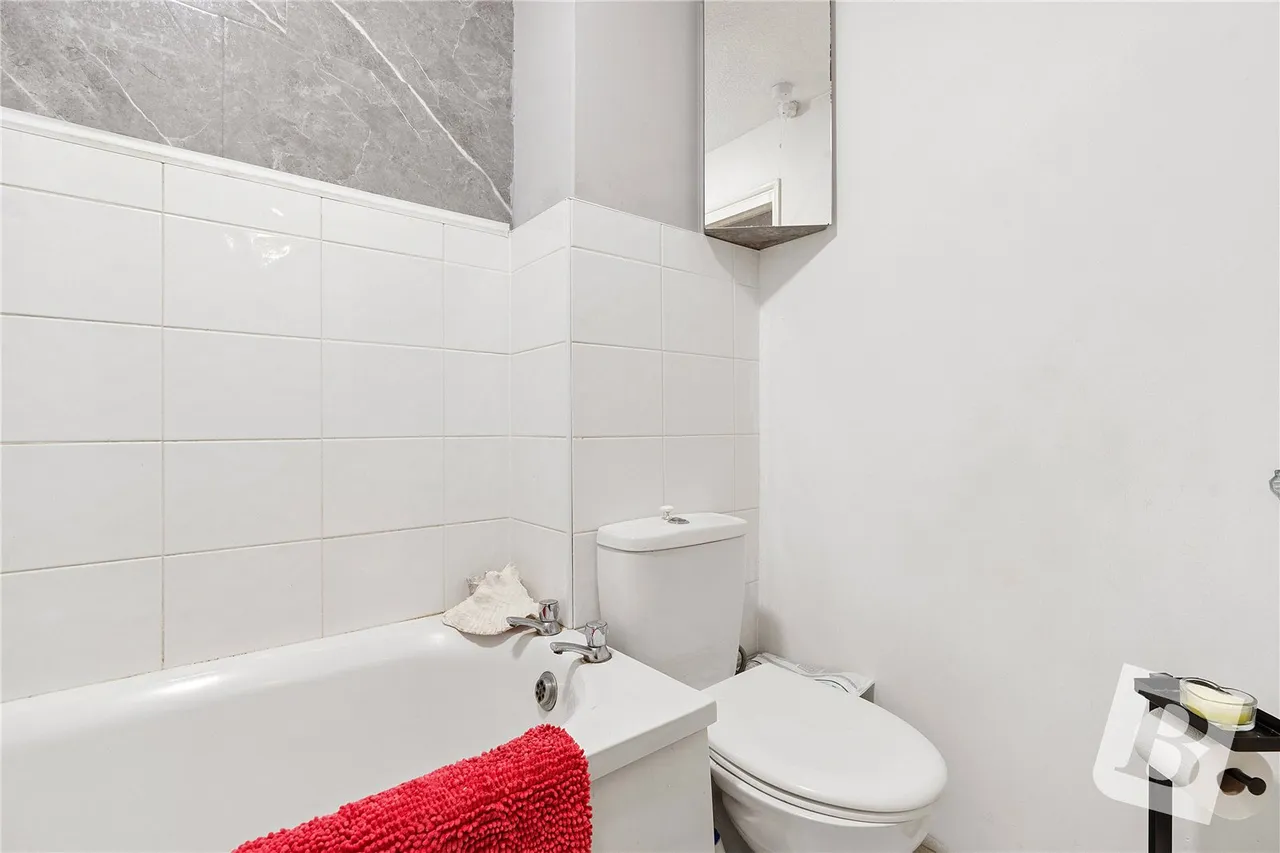 Mansard Close, Hornchurch, RM12, photo 9
