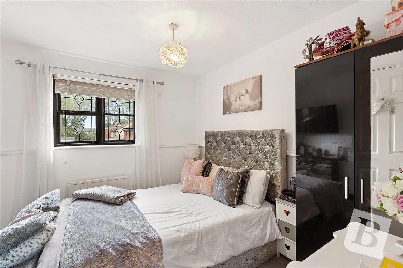 Mansard Close, Hornchurch, RM12, photo 7