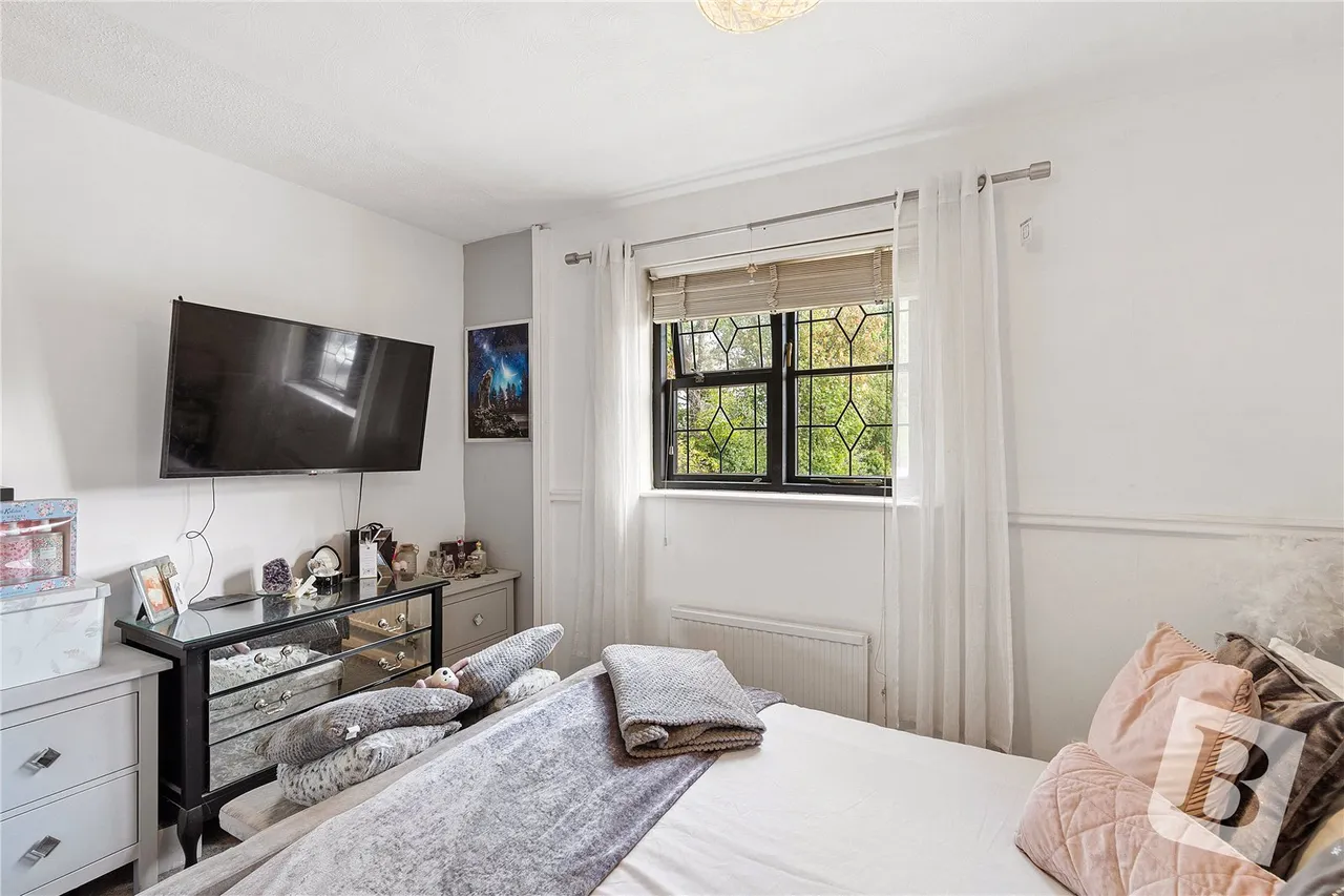 Mansard Close, Hornchurch, RM12, photo 6