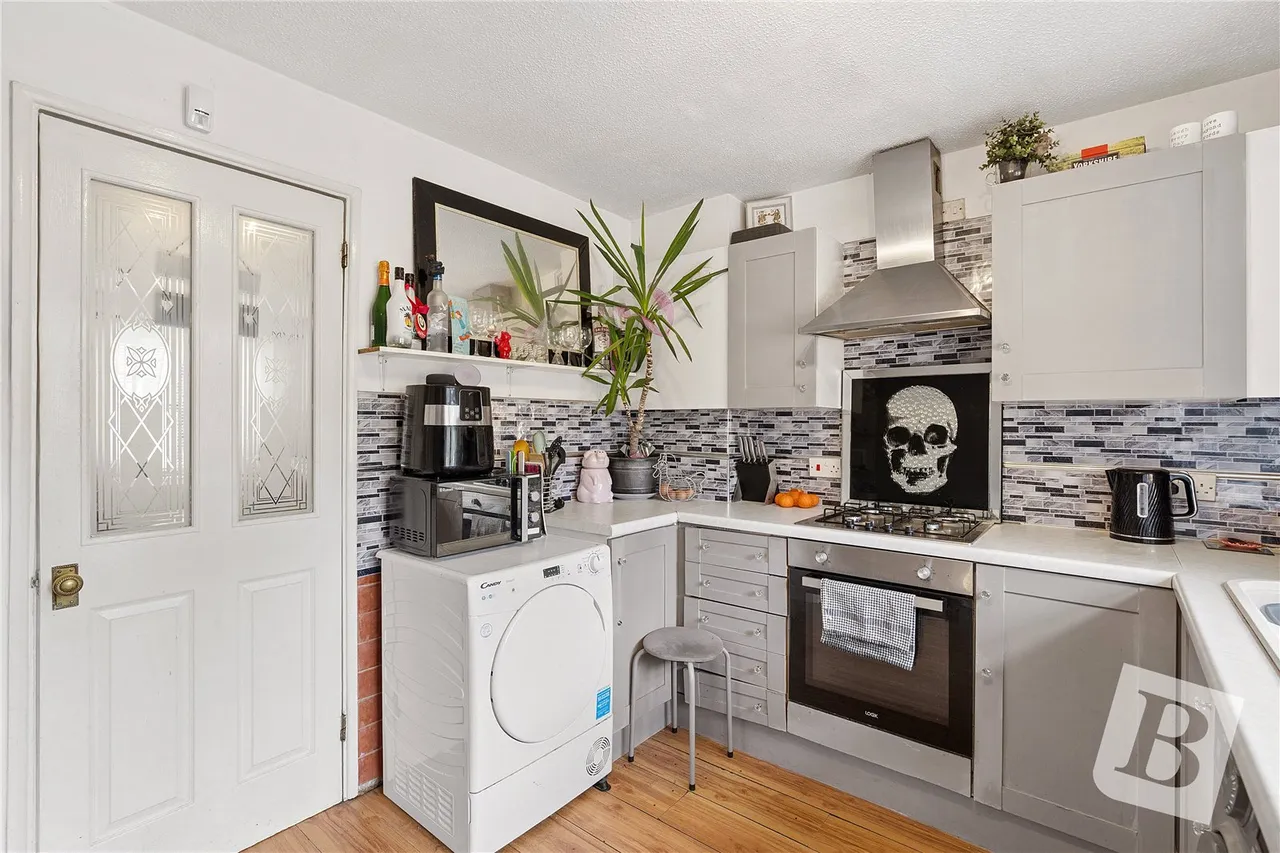 Mansard Close, Hornchurch, RM12, photo 5