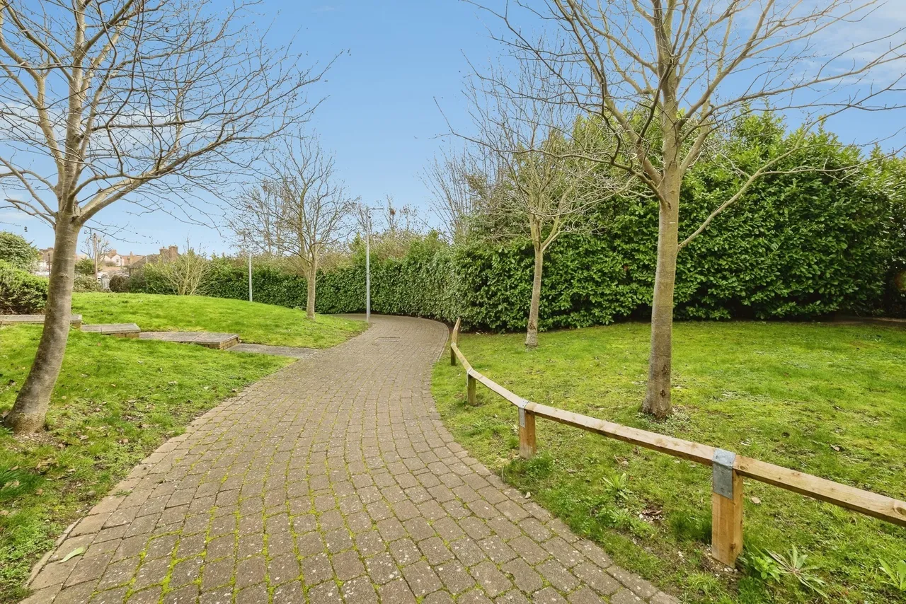 Ulverston, Purfleet-on-Thames, Essex, RM19, photo 15