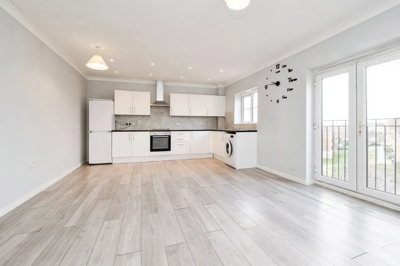 2 bed flat for sale — Ulverston, Purfleet-on-Thames, Essex, RM19