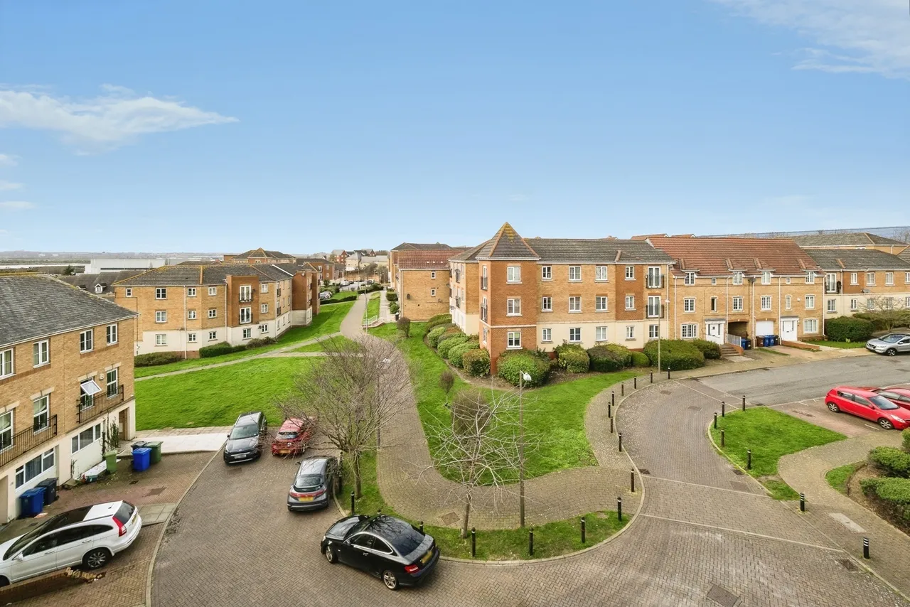 Ulverston, Purfleet-on-Thames, Essex, RM19, photo 9