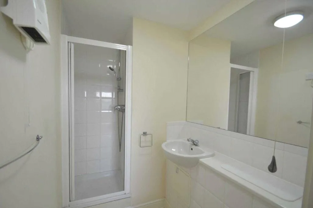 Station Approach, Epsom, KT19, photo 5