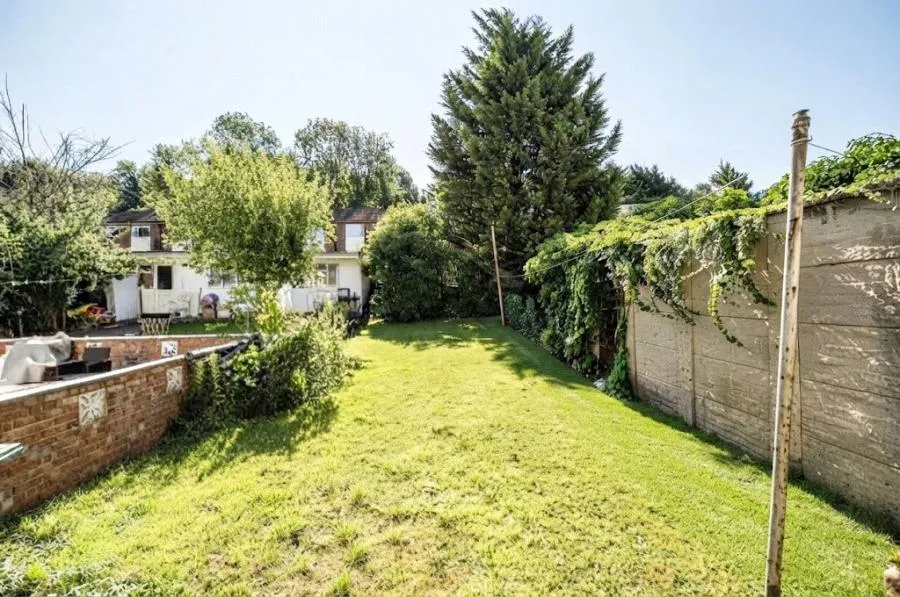 Chairborough Road, High Wycombe, HP12, photo 4