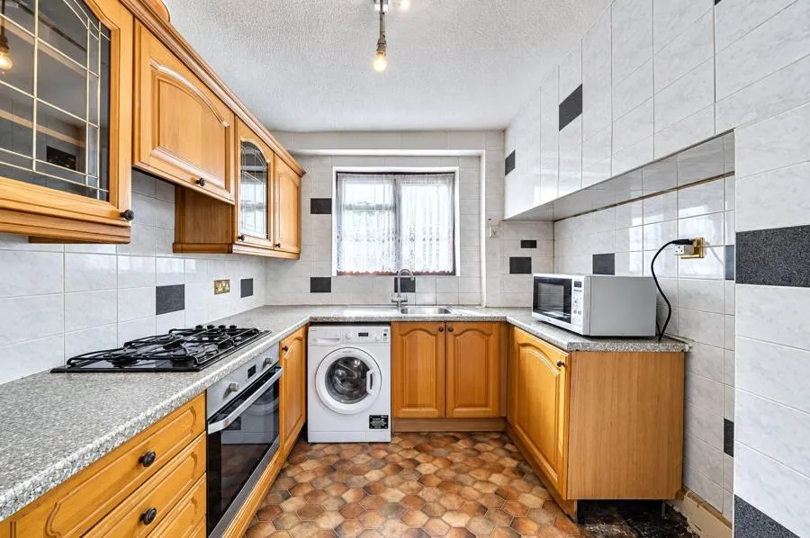 Chairborough Road, High Wycombe, HP12, photo 3