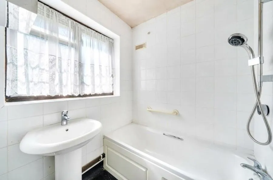 Chairborough Road, High Wycombe, HP12, photo 5